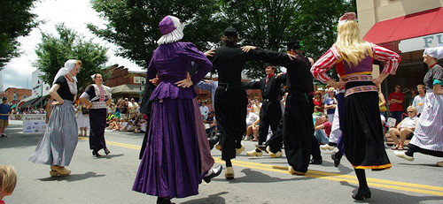 Optocht in Waynesville tijdens Folkmoot 2009
