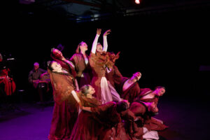 NK Turks volksdansen